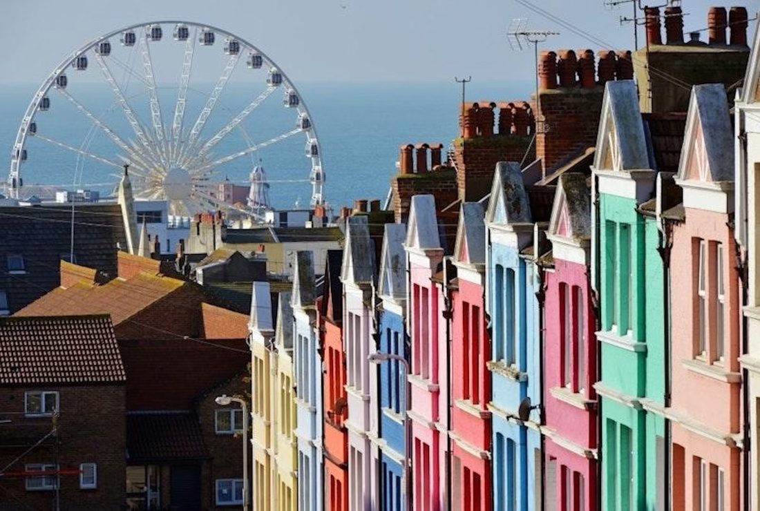 Orla e píer de Brighton, no litoral inglês