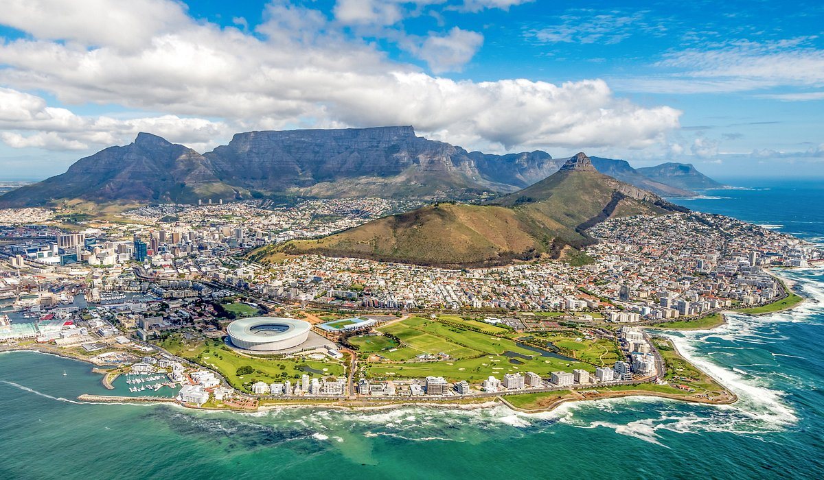 Vista de Cape Town, na África do Sul, com a Table Mountain ao fundo