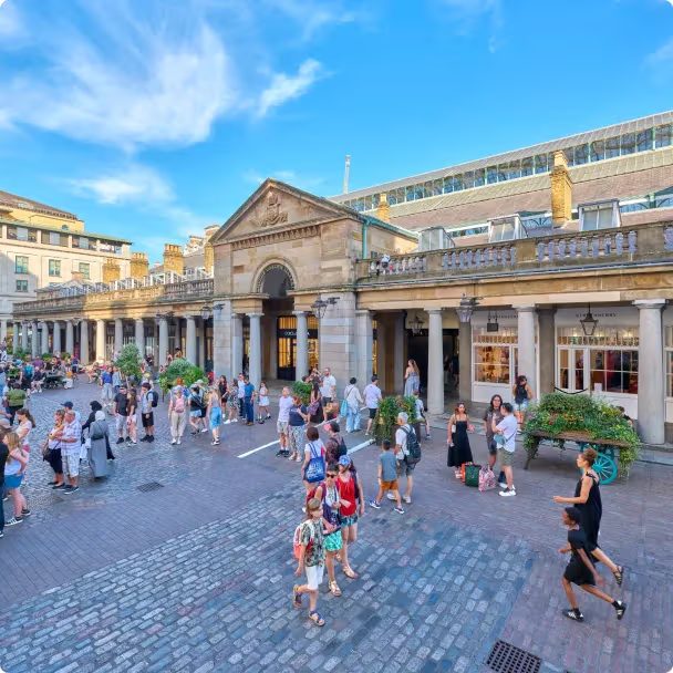 Covent Garden, com suas lojas e artistas de rua