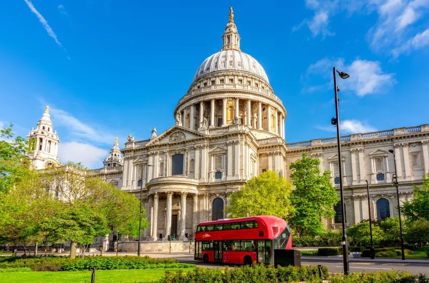 A Catedral de São Paulo, com sua cúpula icônica, em Londres
